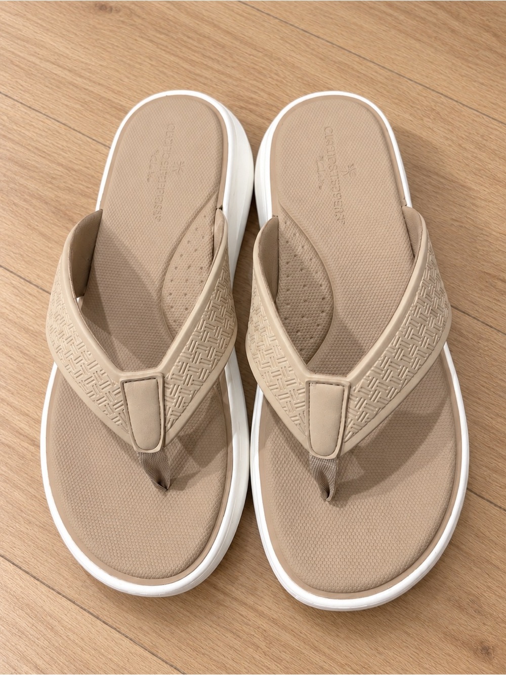 Clarks Tan and White Padded Thong Sandals for Women